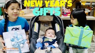 TRAVIS NEW YEARS GIFTS Kaycee amp Rachels Baby Brother [upl. by Brion]