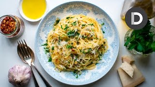 Spaghetti Aglio E Olio 5 Ingredient Pasta Recipe [upl. by Dlaner]