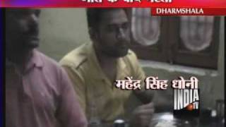 MS Dhoni Enjoys Meal In Dhaba with Team Mates [upl. by Chuu]