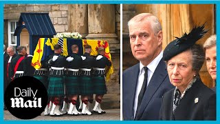 Emotional Princess Anne performs curtsy for Queen Elizabeth IIs coffin entering palace [upl. by Paxon]