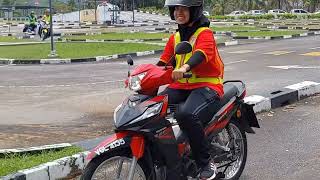 Ayong amik lesen motor [upl. by Enilorac]