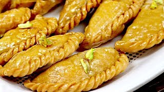 खास चाशनी वाली मावा गुजिया  Chashni Wali Gujiya  Mawa Gujiya Dipped in Sugar Syrup [upl. by Parent819]