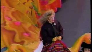 Elayne Boosler  quotShyquot  ONCE UPON A MATTRESS 1993 Macys Thanksgiving Day Parade [upl. by Wamsley]