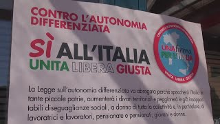 Raccolta firme contro lautonomia differenziata [upl. by Agrippina]