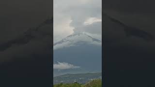 Volcán Popocatépetl entre nubes popocatépetl volcano volcanpopocatepetl [upl. by Rhiana]