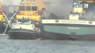 Twee zwaar gewonden bij scheepsbrand Droogdokweg Rotterdammov [upl. by Piks]