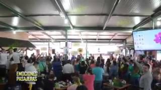 Banda El Recodo Sorprende A La Gente En Un Restaurante 2014 [upl. by Fitting]