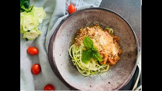 Zucchininudeln Zoodles mit Tomatensauce aus dem Thermomix TM6 [upl. by Ekard444]