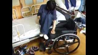 頚髄損傷者の車椅子からベッドへのトランスファーcervical cord injury [upl. by Aenil846]