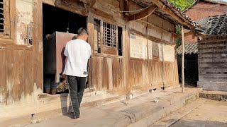 Ep2Grandfather gives his 100yearold house to his grandsonThe boy turns it into a beautiful house [upl. by Emelia]