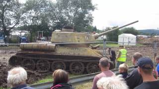 Russian T34 Tank has a go at Tractor Pulling at Welland Steam Rally 2017WElliotwagwag [upl. by Iorgos]