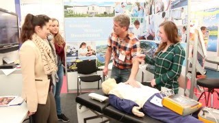 Dreiländermesse Reanimationstraining beim Stand vom Klinikum Passau [upl. by Philpot]