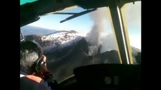 Vista aérea del volcán Copahue [upl. by Perloff636]