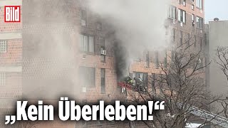 Hochhaus brennt Menschen trommeln gegen Fenster  New York [upl. by Ara436]