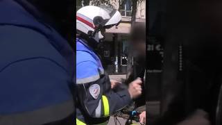 Ce cycliste enchaine les infractions [upl. by Cheung543]