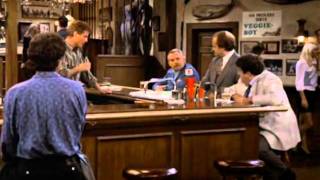 Cliff Clavin y las servilletas trivial [upl. by Nnarefinnej]