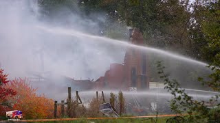 Grote brand in leegstaande boerderij  De Boese Drachtstercompagnie [upl. by Gathard483]