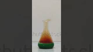 Chemisches Experiment Salpetersäure HNO3 und KupferCuexperiment schule chemie [upl. by Neemsaj]