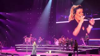 7 Rings Kelly Clarkson Las Vegas 8122023 including the restart cause the band messed up [upl. by Aihsemot243]