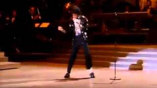 Moonwalk Michael Jackson Billie Jean El Primer Moonwalk EN VIVO MOWTOWN 1983 HD IMPERDIBLE [upl. by Neuburger]