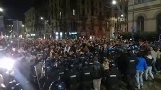 No Green Pass traffico in tilt nel centro di Milano per il corteo senza meta [upl. by Felicidad594]