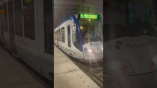 Tram 4 in de richting van Den Haag de Uithof vertrekt met een tyfoon [upl. by Akcirret]