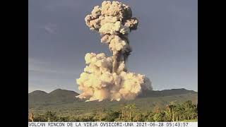 Erupción en volcán Rincón de la Vieja [upl. by Oesile]