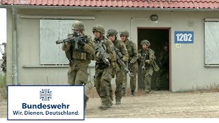 Bundeswehr bereit zum Kampf – NATOSpeerspitze übt im GÜZ [upl. by Eceinart]