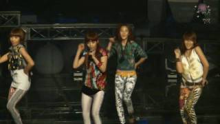 090710 뮤직뱅크 2ne1 i dont care 직캠 [upl. by Farrell]