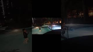 야간 수영장 호텔 공놀이 at night Swimming Pool hotel ball game [upl. by Newfeld]