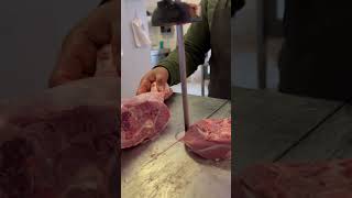 Cosce di tacchino tagliato pezzi per il forno coltello bovino feed italy halal Tacchinofood [upl. by Trebuh]