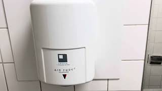 Lovair Airfury C1 hand dryer Aldi Clonee 🚹 [upl. by Ainerbas744]