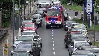 Rettungsgasse Lange Einsatzfahrt  Löschzug 9 Feuerwehr Essen [upl. by Aitercul]