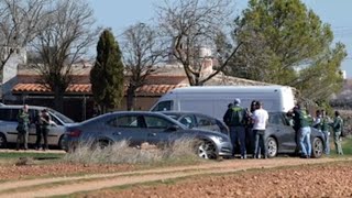 Registran una finca de Manzanares para buscar pistas del empresario desaparecido [upl. by Eejan867]