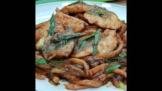 Simple braised wild pomfret noodle so delicious 斗底鲳鱼焖面 shorts onepotmeal [upl. by Anderea]