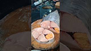 fishcutting skills video kingfish surmai quarter fry pice cut indin sea food short [upl. by Ivens]