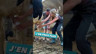 Qui sait mieux traire une vache  🐮🤣 ferme challenge jeu competition shorts [upl. by Nawed]