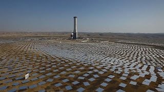 La plus haute tour solaire au monde sélève dans le désert israélien [upl. by Guilbert]