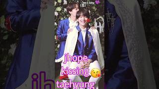 V and jhope funny kissing moments 💋😳 BTS Hindi dubbing bts shorts trending viralvideo [upl. by Goldberg]