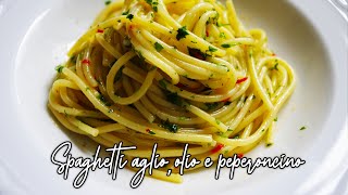 Spaghetti aglio olio e peperoncino come si prepara  Davide De Vita [upl. by Asyl318]