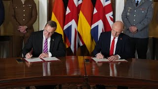 Deutschland und Großbritannien unterzeichnen Verteidigungsvereinbarung [upl. by Audie]