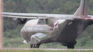 Melihat Proses Take Off Pesawat CN295 buatan PT Dirgantara Indonesia Pesawat Terbang Milik TNI AU [upl. by Hayton549]