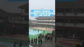 Mereka dibiarkan bermain hujan hujanan saat jam sekolah [upl. by Einuj]