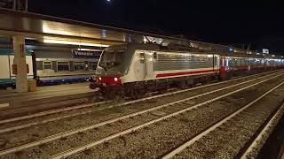 Treno Intercity Notte Trieste  Roma in arrivo a Venezia S Lucia [upl. by Chapland]