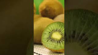 kiwi kiwifruit fruit antioxidant vitamin funfacts funfact fyp health healthbenefits sweet [upl. by Annahsad743]