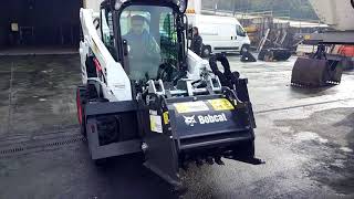 Minicarcagadora Bobcat S570 con fresadora [upl. by Polak]