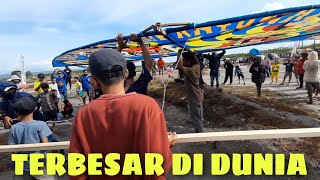 Penerbangan LAYANGAN GAPANGAN KREASI TERBESAR DI DUNIA di Penutupan Lomba [upl. by Eentruoc]