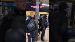 Berliner Polizei verhaftet Aktivistin 👮🏻‍♂️🚨 deutschland berlin [upl. by Ojaras251]