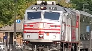 Burlington Route Heritage Unit Metra 211 Naperville Illinois BNSF Racetrack [upl. by Bramwell381]