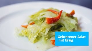 Gebratener Eisbergsalat mit Essig vegan [upl. by Htenay648]